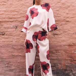 Top Rosalia beige met rood. Broek Rosalia beige met rood