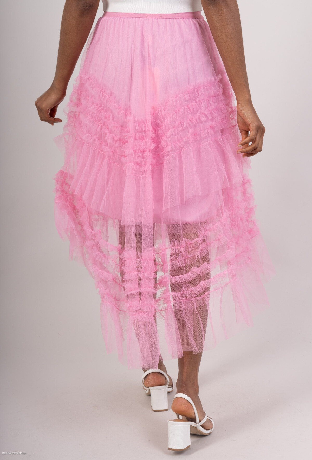 Tulle rok 80s in roze met volumineuze tulle lagen, vooraan korter dan achteraan, speelse jaren 80 stijl, geschikt voor feestjes en carnaval